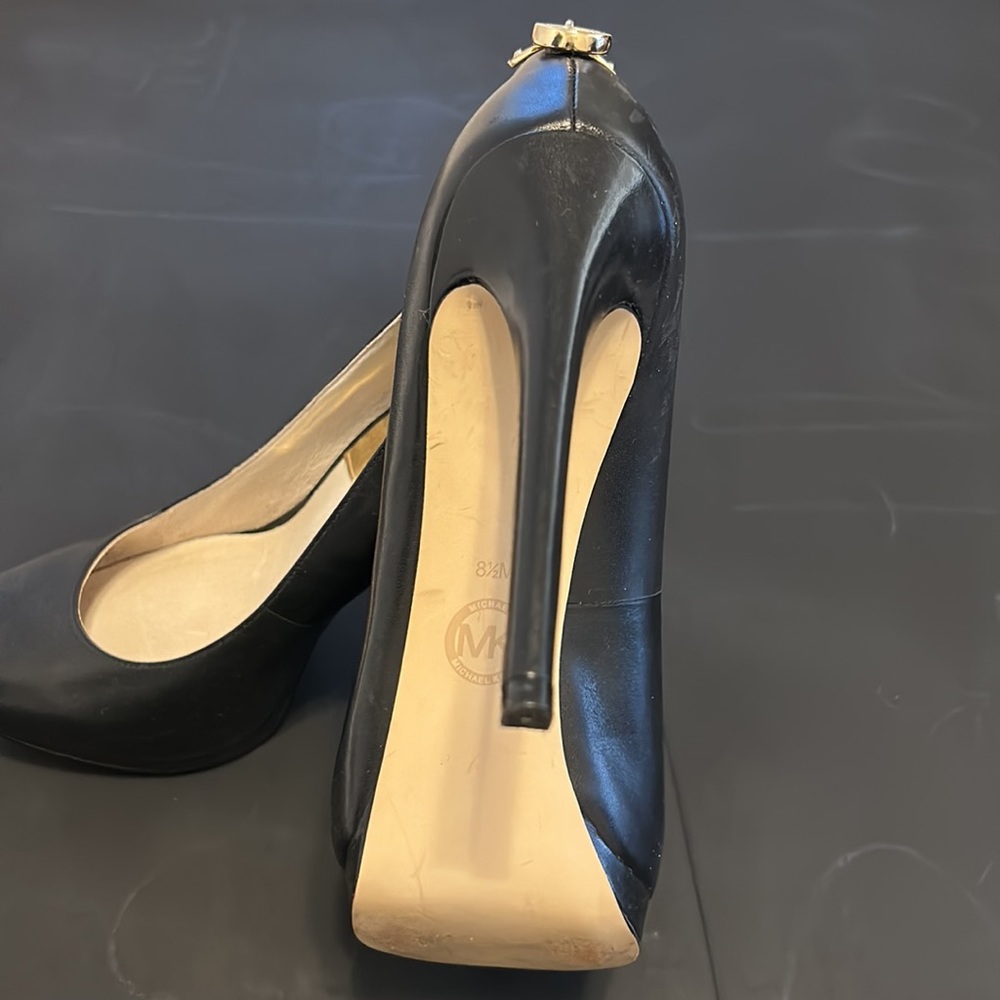 MICHAEL KORS PUMP SHOE SIZE 8 1/2 - Picture 6 of 12